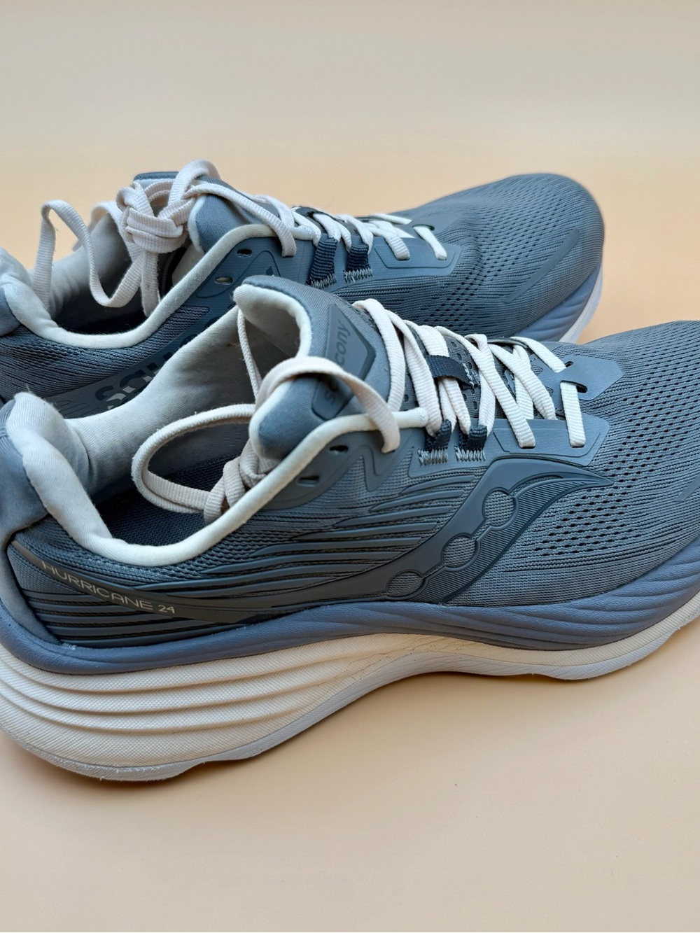 Saucony Hurricane 24 Women’s 11.5 (Men’s 10 Eq.) Gray Running Shoes S10933-144